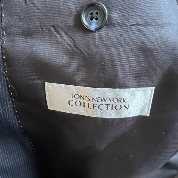 Jones New York Men’s navy back pinstripe suit, 46L, 40 x 30 pants, used - Picture 5 of 8